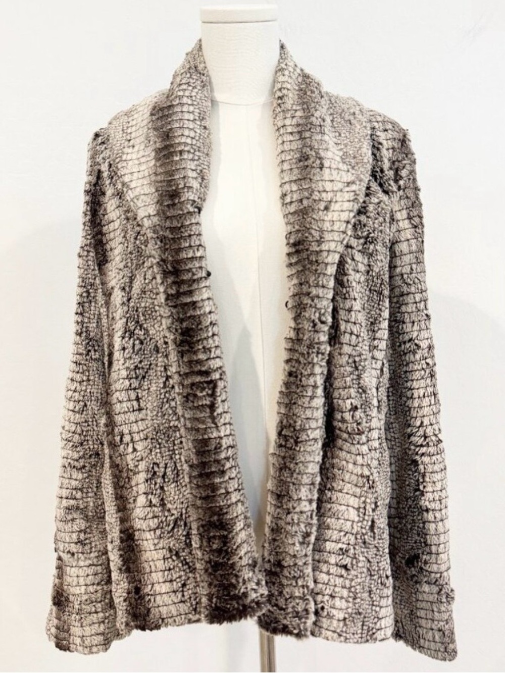 Alice and Olivia Leana Jacket Size XS Faux Fur Shawl Collar Mob Wife Cozy Glam